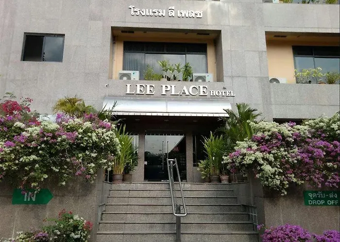 Hostel Lee Place *