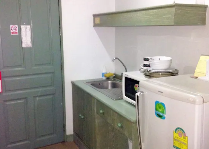 Lee Place Hostel