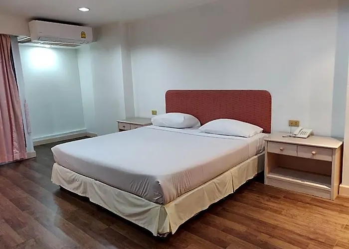 Hostel Lee Place *